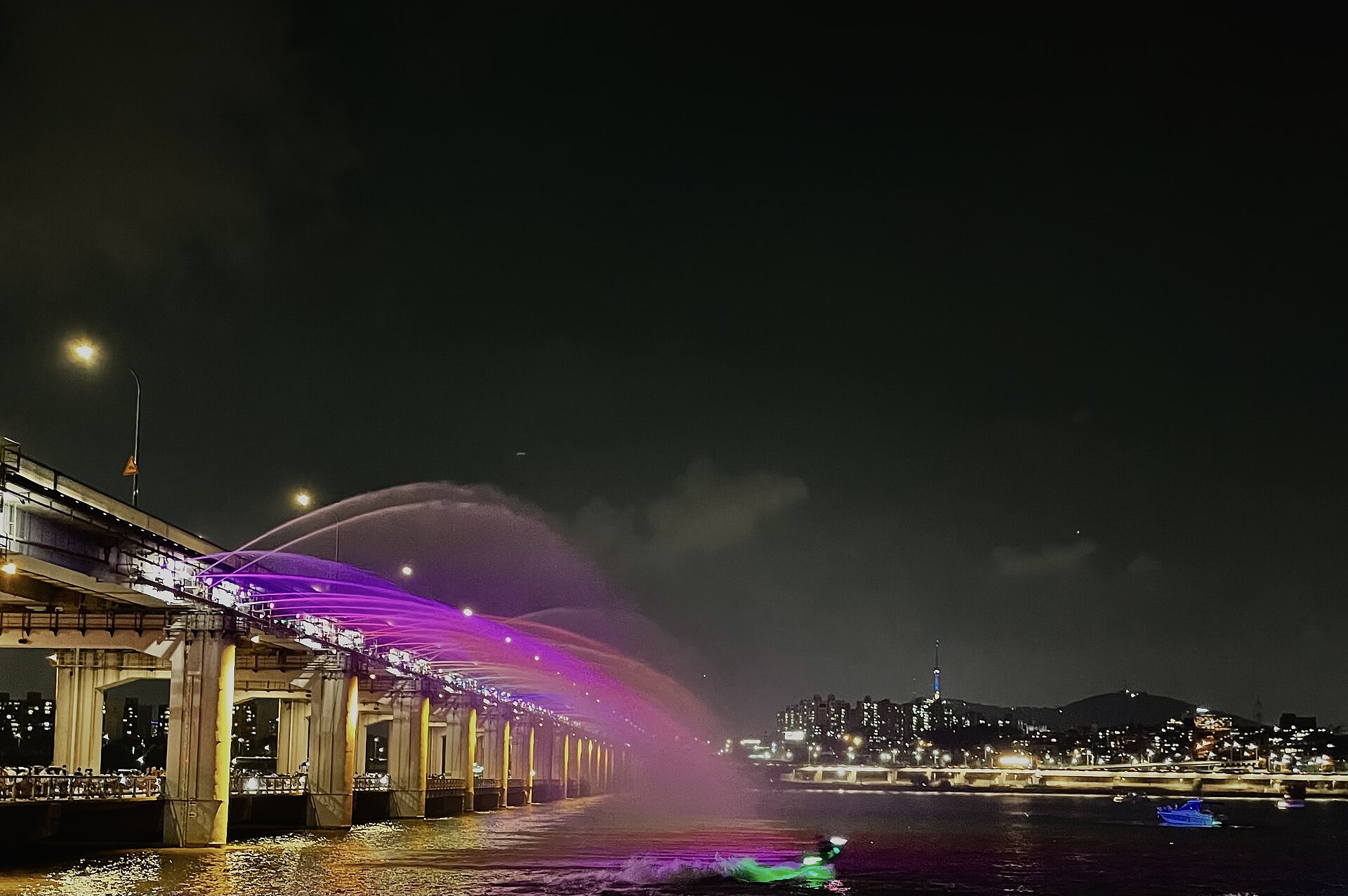 The Moonlight Rainbow Fountain on Banpo Bridge over the Han River