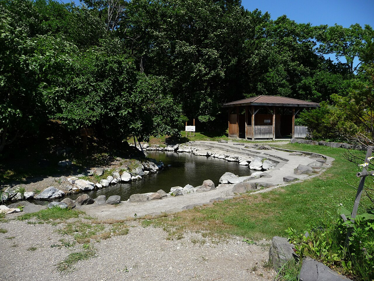 Hot spring bathing pool