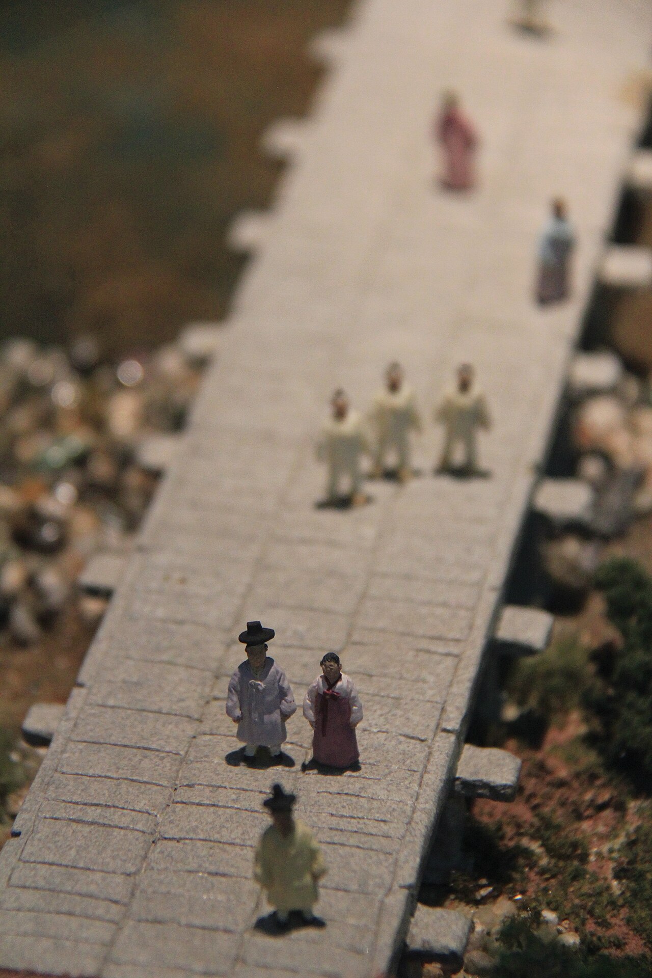 Cheonggyecheon stream walkway through central Seoul