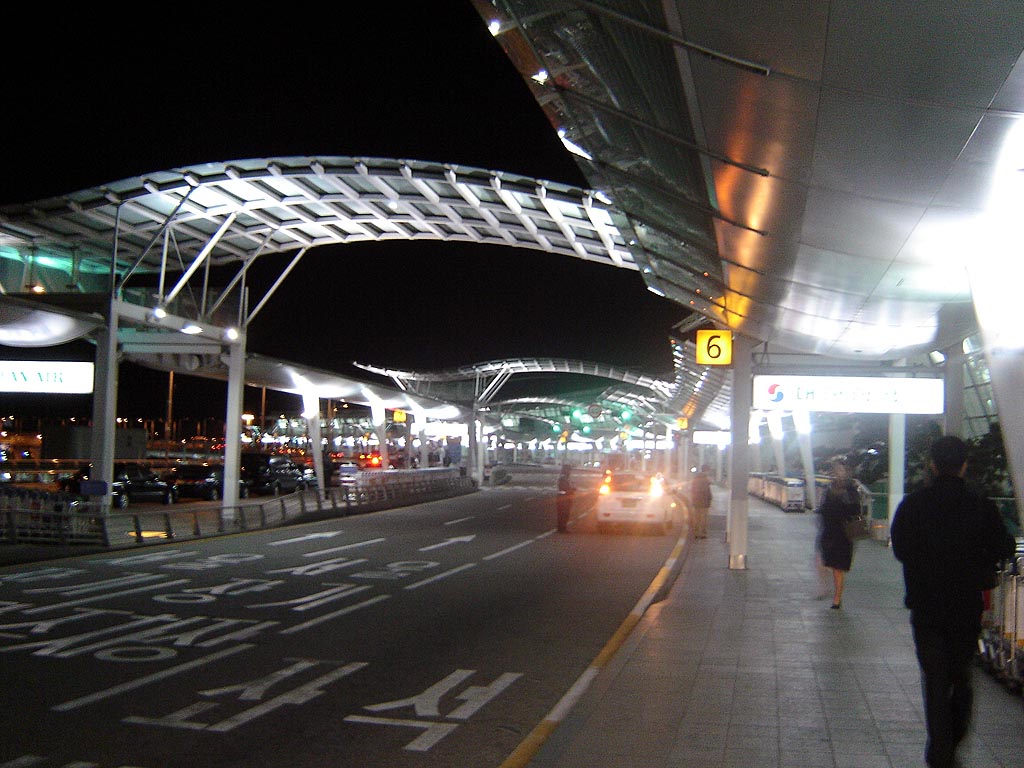 深夜的仁川機場航廈