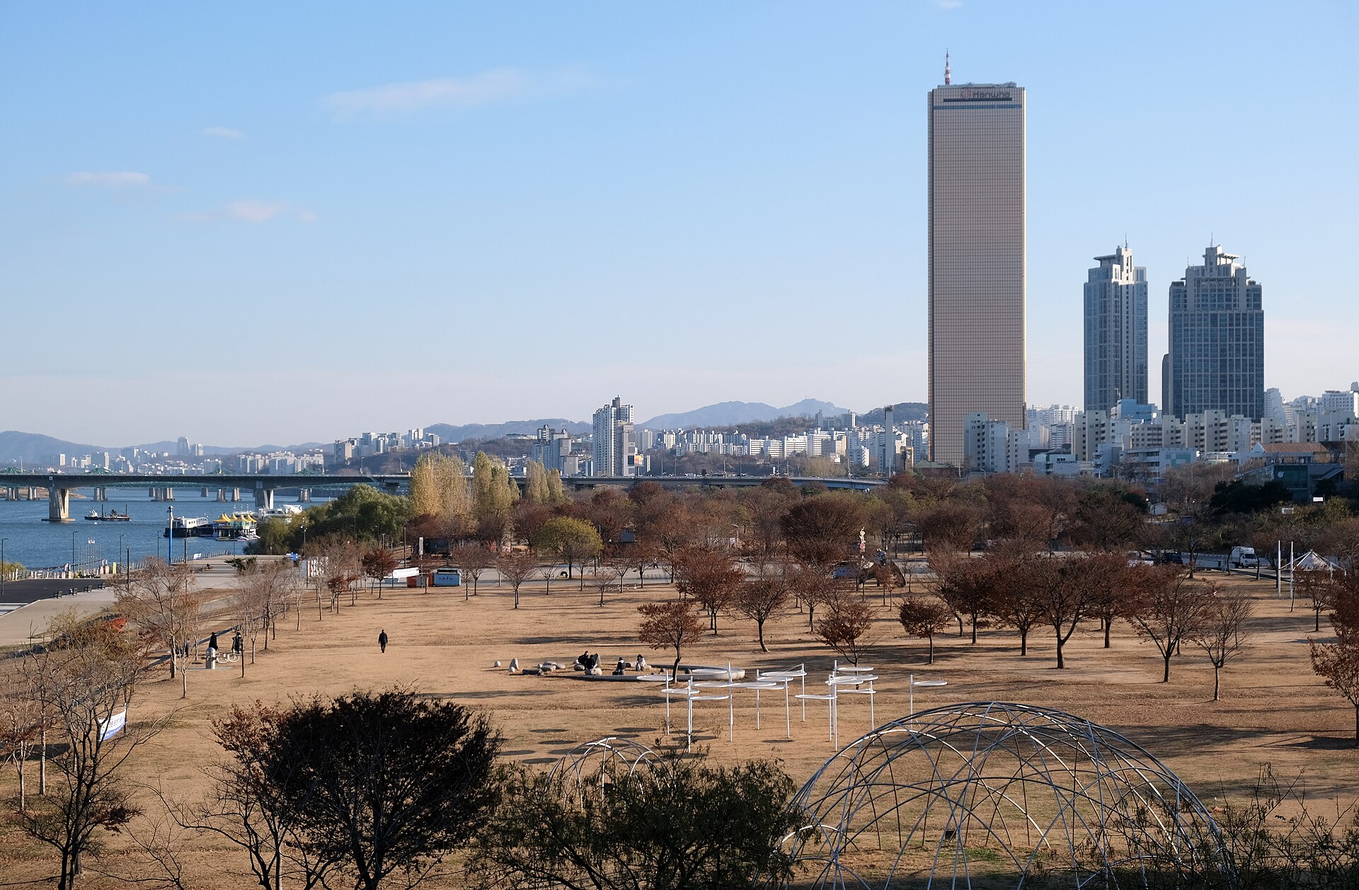 Yeouido Hangang Park seen from Mapo Bridge