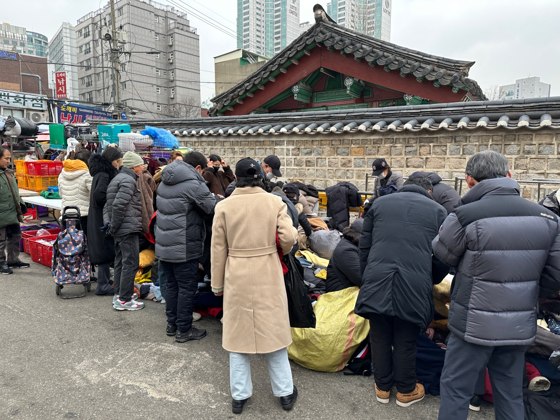 東廟跳蚤市場的人潮
