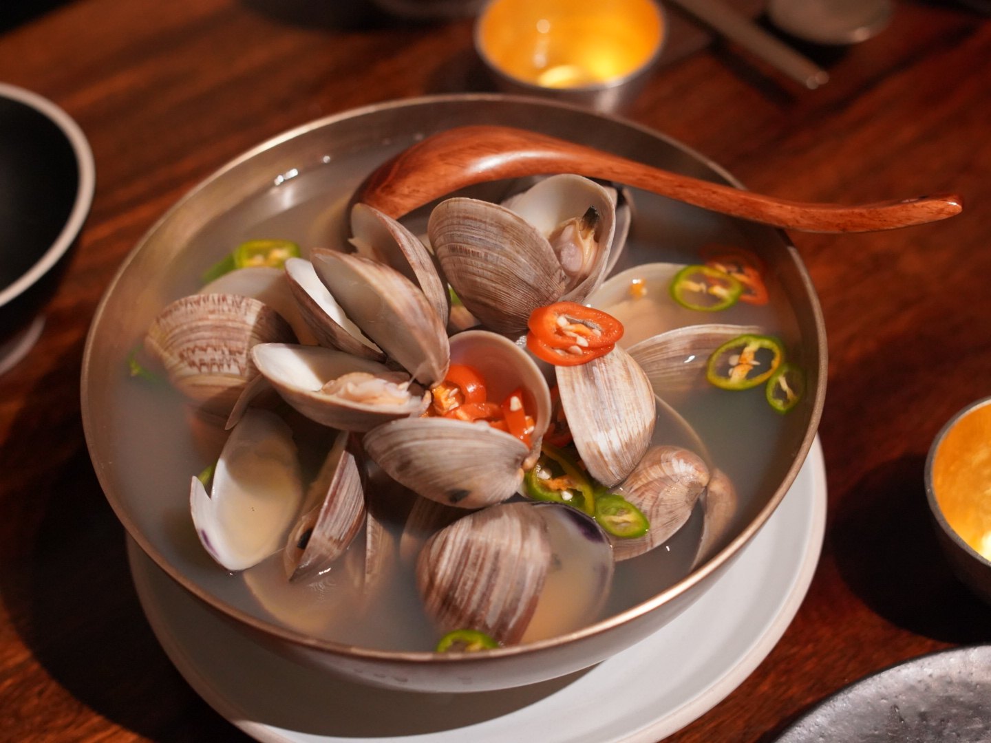 Clear clam soup with cheongyang chilli floating in it