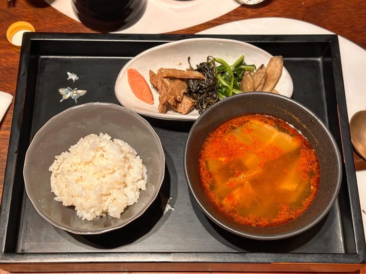 A set-meal tray with rice, stew and side dishes together