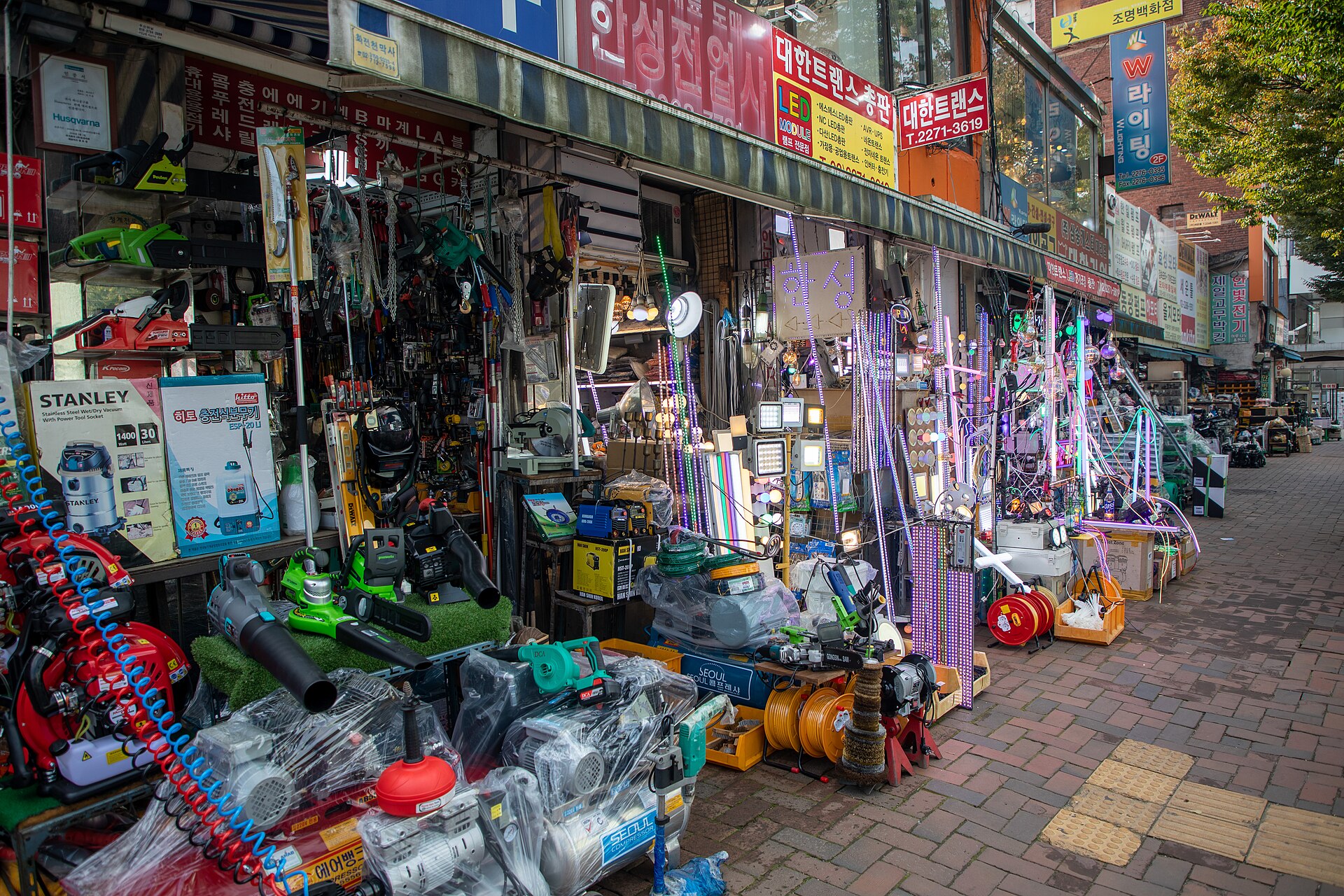 LED lighting shop in Euljiro