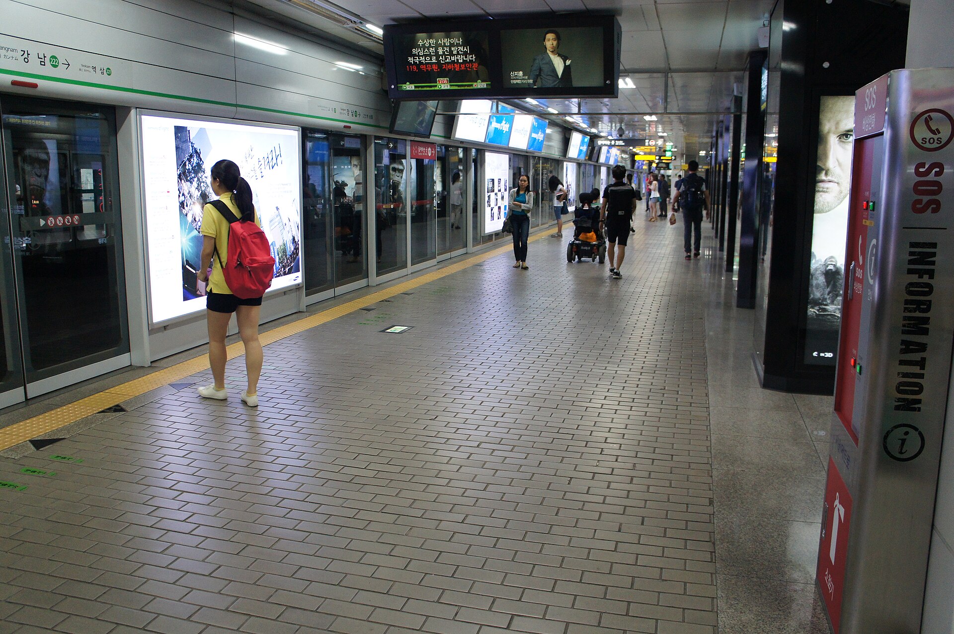 Platform at Gangnam Station