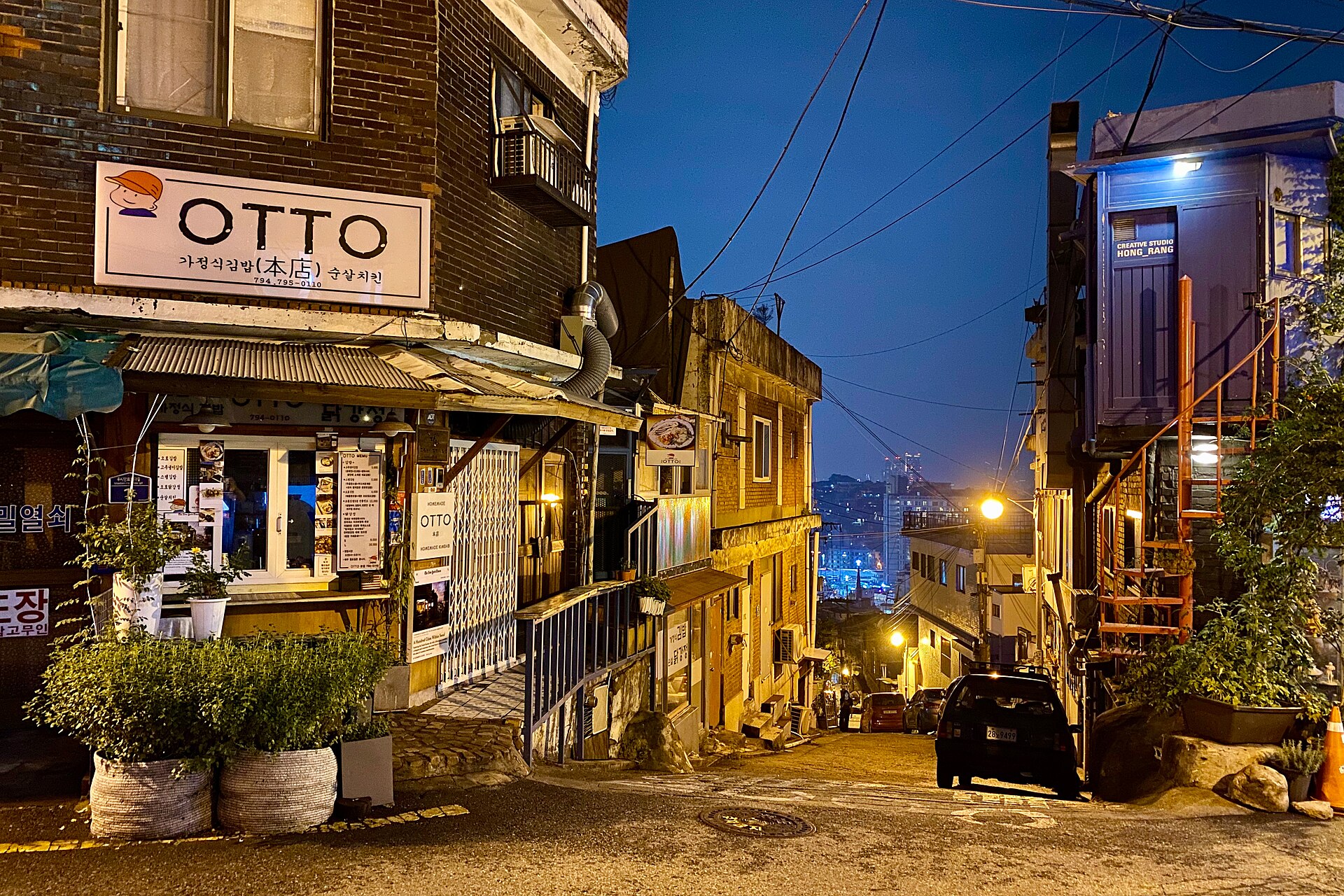 Gang di Itaewon pada malam hari