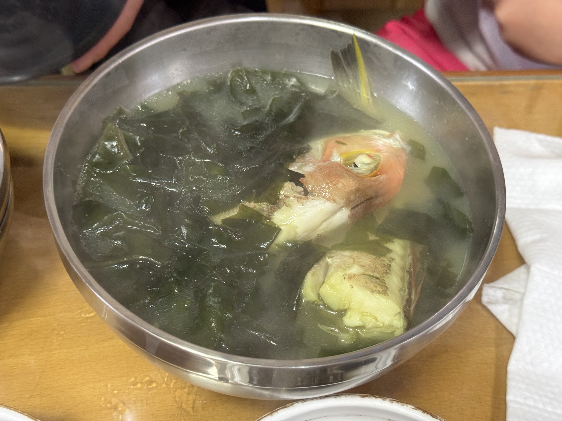 Seaweed soup simmered with fish