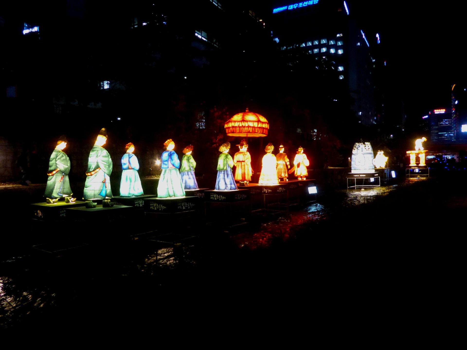 Lanterns glowing along the Cheonggyecheon walkway at night