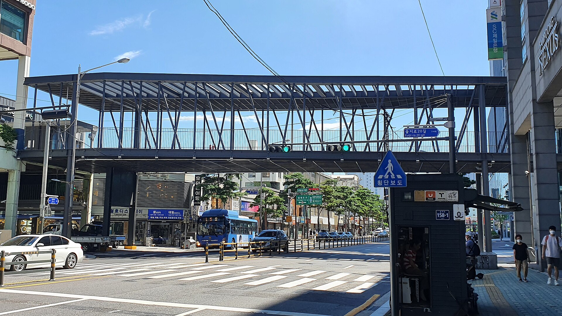 Sewoon Sangga elevated walkway