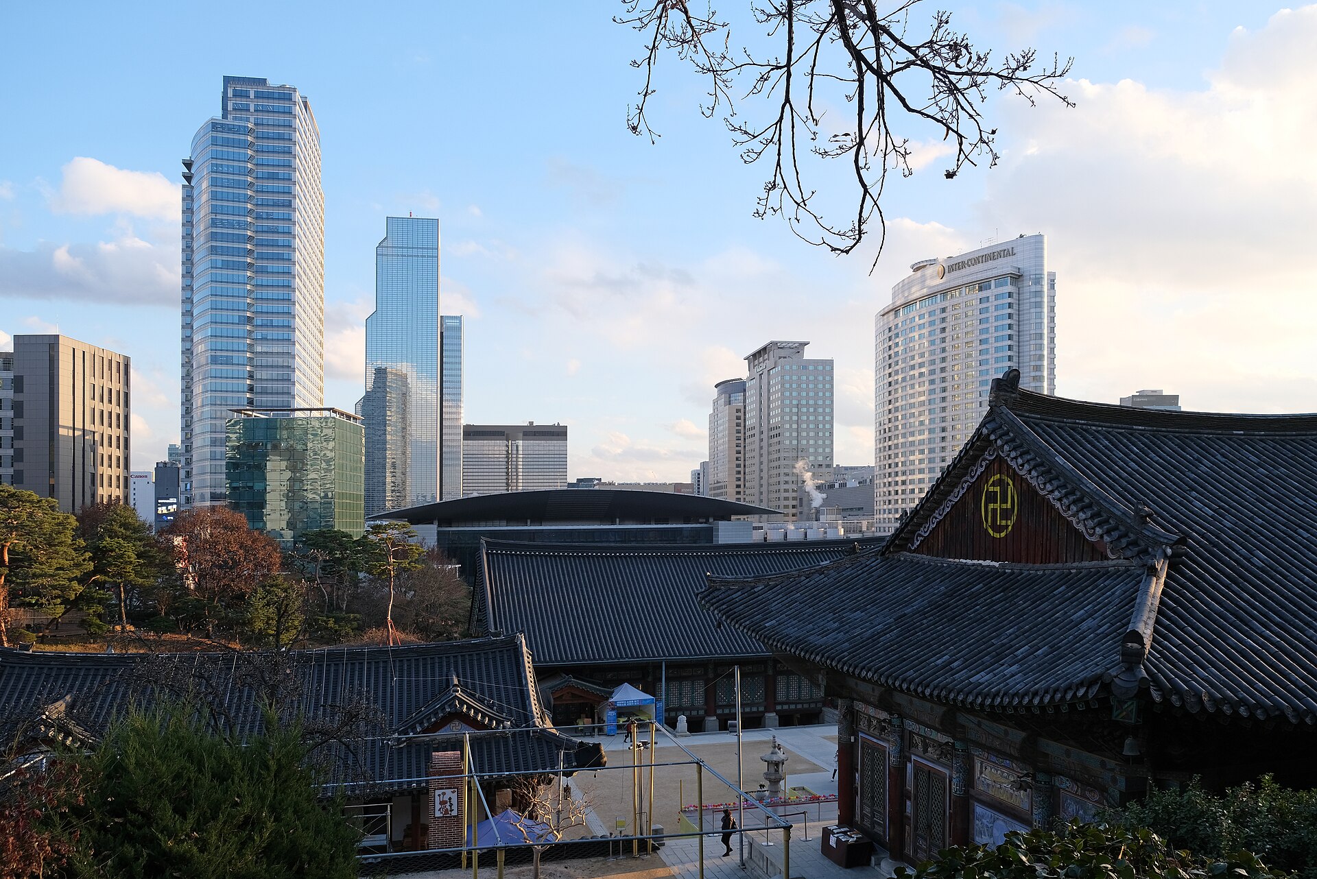 Bongeunsa temple surrounded by Gangnam skyscrapers