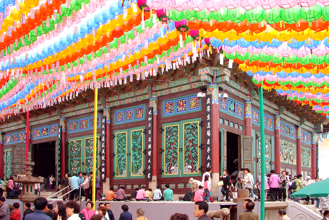 The main hall of Jogyesa decorated with lanterns