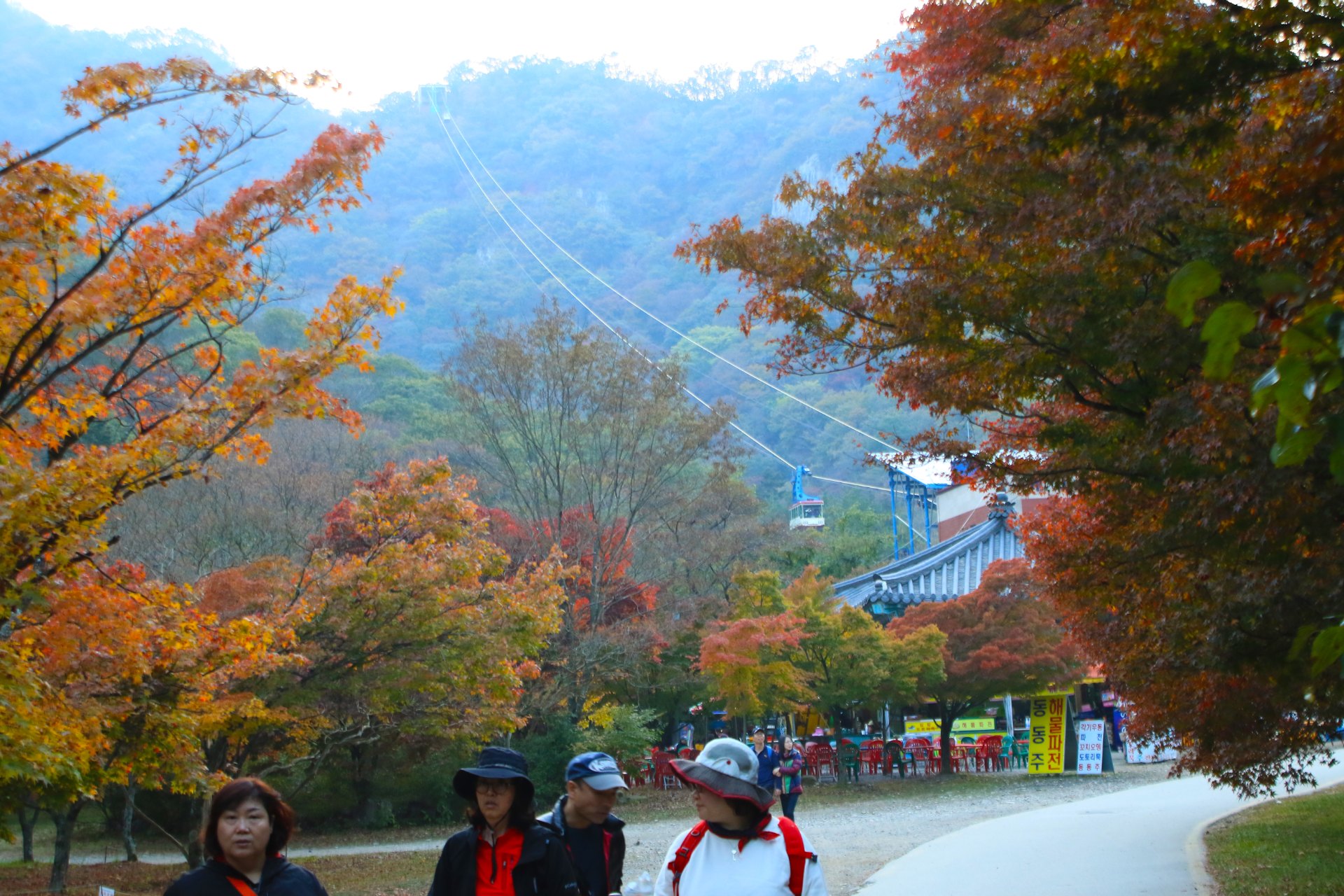 Rock peaks and autumn color at Seoraksan