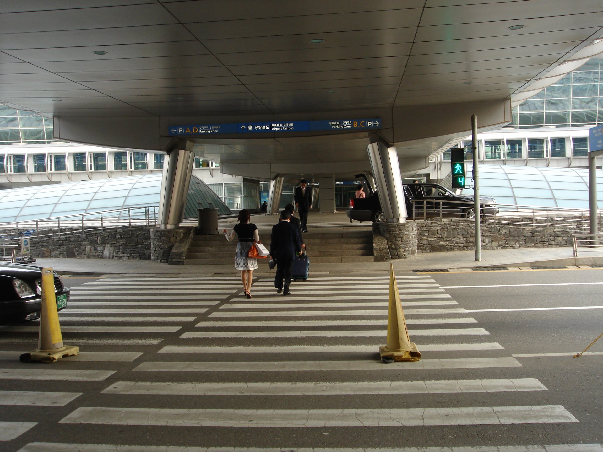 空港の入国ゲート