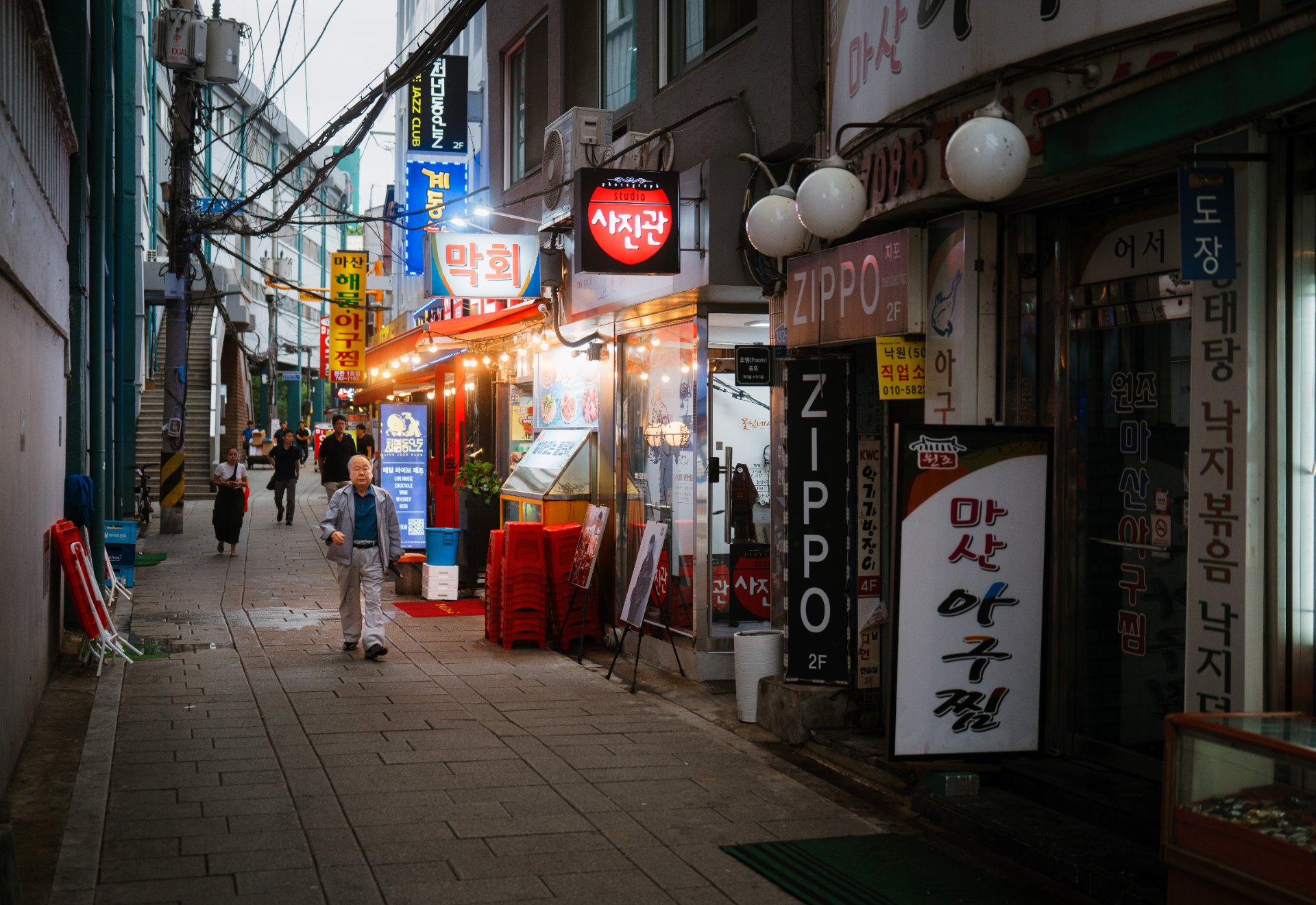 明洞の商店が並ぶ通り