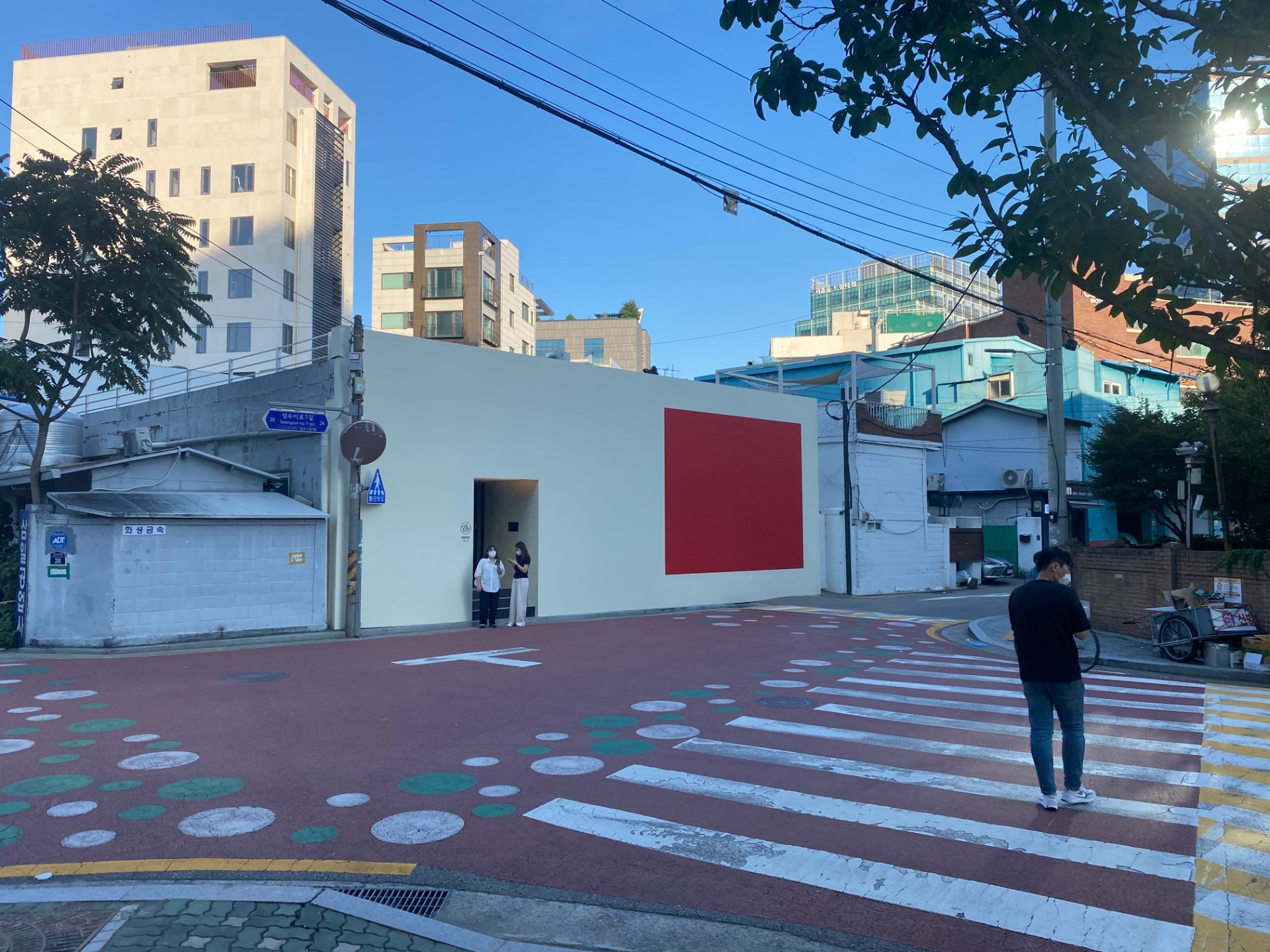 首爾聖水洞街景，由工廠改建的建築