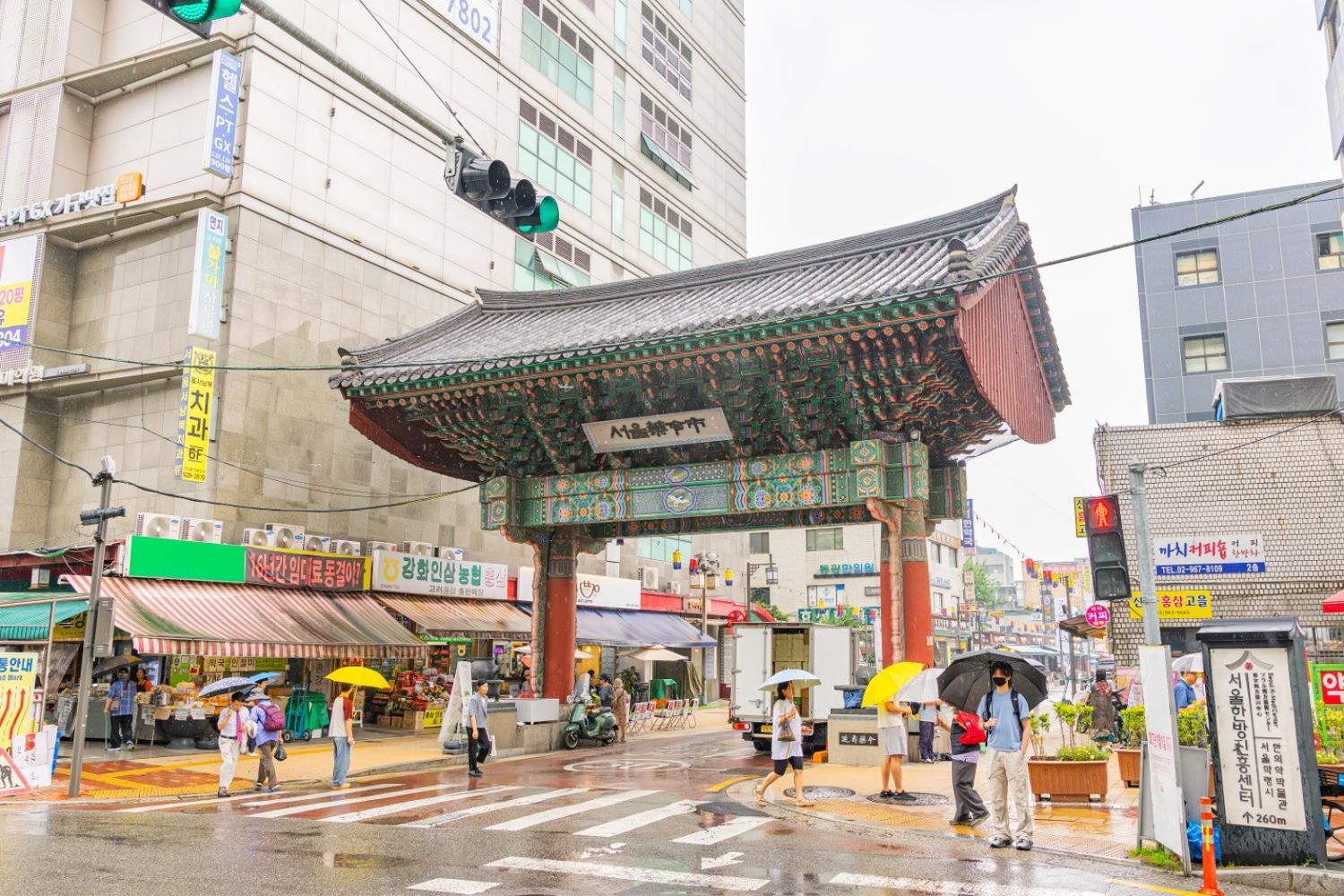 ソウル薬令市(京東市場)の入口の門